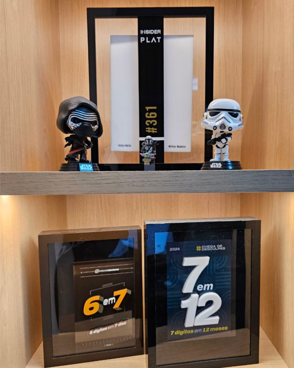 Placas de reconhecimento e premiações